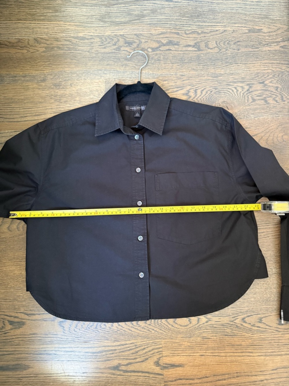 Like new Banana Republic Boxy Cotton Poplin Shirt in black. Size S. - Picture 5 of 6